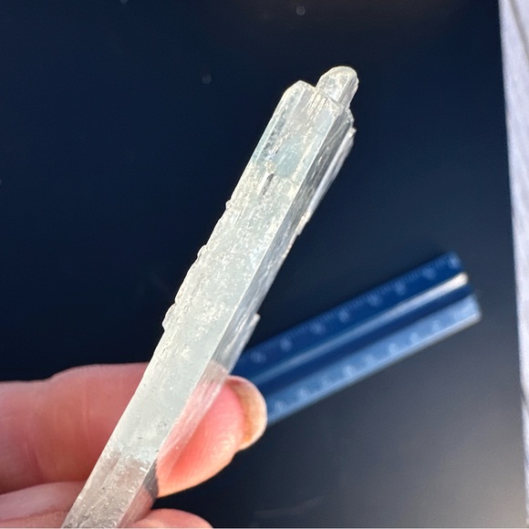 77.45 Carat’s Rough Aquamarine Crystal - Picture 8 of 14